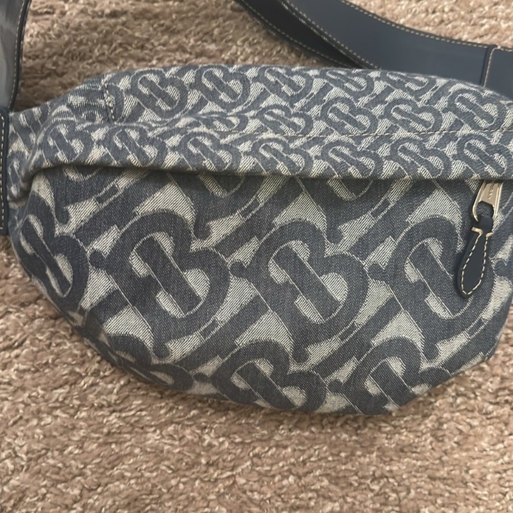Burberry. Bum bag. Denim